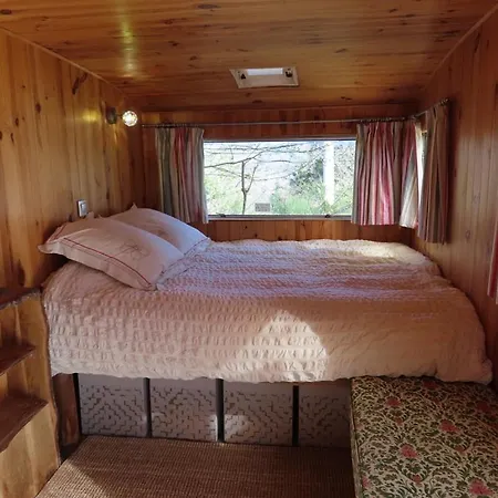 Groovy Caravane Montbrun-Bocage