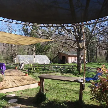 캠프장 Groovy Caravane