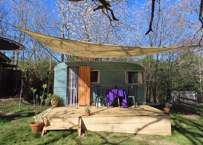 Κάμπινγκ Groovy Caravane