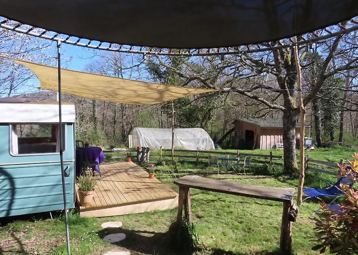 Κάμπινγκ Groovy Caravane Montbrun-Bocage